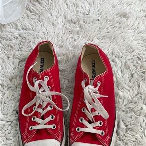 red converse women’s 10 men’s 8